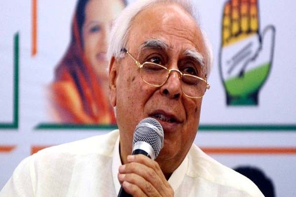 नोट बंदी देश का सबसे बड़ा घोटाला : सिब्बल नोट बंदी देश का सबसे बड़ा घोटाला : सिब्बल