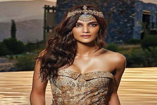 फिल्म के पैसे मेहनत पर तय होना चाहिए: कृति सेनन -फिल्में बॉक्स ऑफिस में कैसा करती हैं प्रदर्शन फिल्म के पैसे मेहनत पर तय होना चाहिए: कृति सेनन -फिल्में बॉक्स ऑफिस में कैसा करती हैं प्रदर्शन