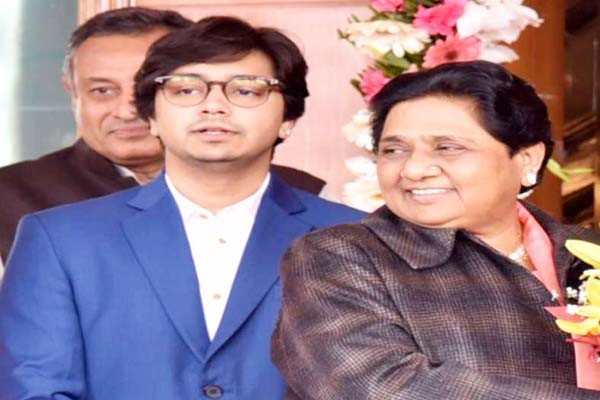 आकाश आनंद की सक्रियता कहीं मायावती के राजनीतिक उत्तराधिकारी की ओर इशारा तो नहीं! आकाश आनंद की सक्रियता कहीं मायावती के राजनीतिक उत्तराधिकारी की ओर इशारा तो नहीं!