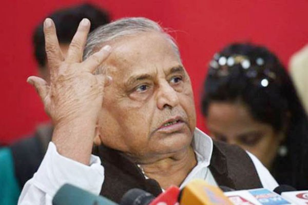 छवि धूमिल करने को चुनाव के समय उठाया गया आय से अधिक संपत्ति का पुराना मामला -मुलायम ने सुप्रीम कोर्ट में दी सफाई छवि धूमिल करने को चुनाव के समय उठाया गया आय से अधिक संपत्ति का पुराना मामला -मुलायम ने सुप्रीम कोर्ट में दी सफाई