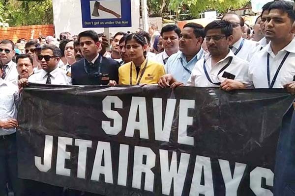 जेट कर्मचारियों ने उसके स्लॉट दूसरों को आवंटित नहीं करने की डीजीसीए को दी चेतावनी जेट कर्मचारियों ने उसके स्लॉट दूसरों को आवंटित नहीं करने की डीजीसीए को दी चेतावनी
