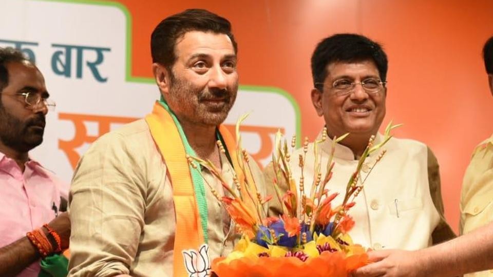 सनी देओल भाजपा में शामिल - गुरदासपुर से भाजपा उतार सकती है चुनाव में सनी देओल भाजपा में शामिल - गुरदासपुर से भाजपा उतार सकती है चुनाव में