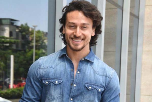 'आप ऋतिक से अच्छा मूव करते हो' -टाइगर श्राफ से बोले उनके फैंस 'आप ऋतिक से अच्छा मूव करते हो' -टाइगर श्राफ से बोले उनके फैंस