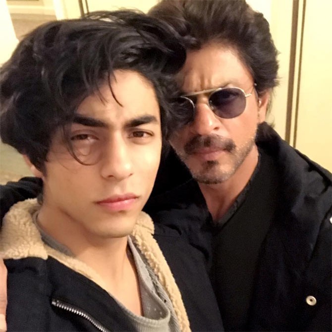 किंग खान बेटे आर्यन को हॉलीवुड में ब्रेक दिलाने की कोशिश में किंग खान बेटे आर्यन को हॉलीवुड में ब्रेक दिलाने की कोशिश में
