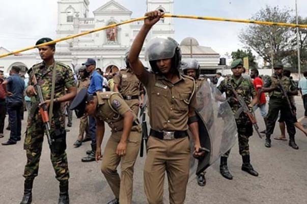 श्रीलंका में भडक़े मुस्लिम विरोधी दंगे, पूरे देश में कफ्र्यू श्रीलंका में भडक़े मुस्लिम विरोधी दंगे, पूरे देश में कफ्र्यू