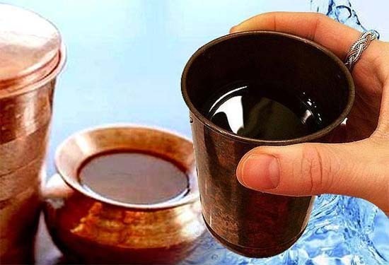 गंभीर बीमारियों से बचाता है तांबे के बर्तन का पानी गंभीर बीमारियों से बचाता है तांबे के बर्तन का पानी