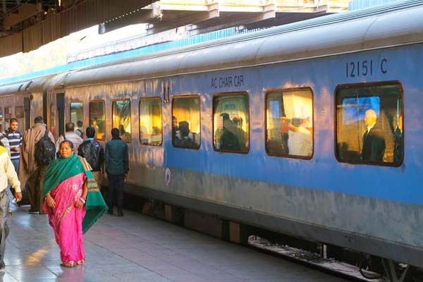 गर्मी में यात्रियों की सुविधा के लिए रेलवे चलाएगा 78 विशेष ट्रेनें गर्मी में यात्रियों की सुविधा के लिए रेलवे चलाएगा 78 विशेष ट्रेनें