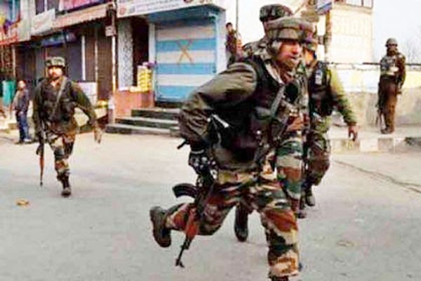 शोपियां में आतंकियों का पुलिस स्टेशन पर ग्रेनेड हमला शोपियां में आतंकियों का पुलिस स्टेशन पर ग्रेनेड हमला