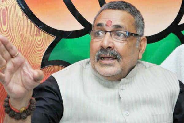 बुर्के की ओट में हुआ फर्जी मतदान, चुनाव में प्रतिबंध लगाए आयोग : गिरिराज बुर्के की ओट में हुआ फर्जी मतदान, चुनाव में प्रतिबंध लगाए आयोग : गिरिराज