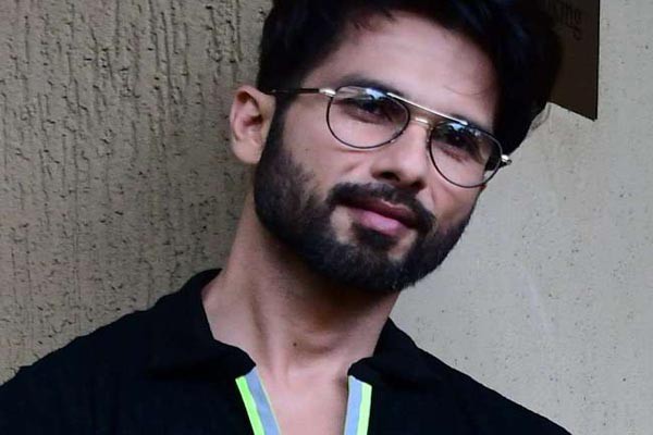 फिल्म 'जर्सी' के लिए क्रिकेट कोचिंग ले रहे शाहिद फिल्म 'जर्सी' के लिए क्रिकेट कोचिंग ले रहे शाहिद
