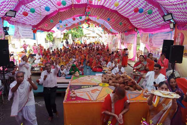 धर्मात्मा साधुओं से ग्लानि नहीं करता : आचार्यश्री आर्जव सागर धर्मात्मा साधुओं से ग्लानि नहीं करता : आचार्यश्री आर्जव सागर