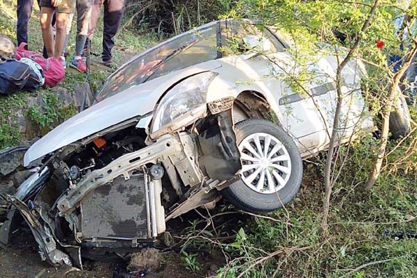 एमपी : होशंगाबाद में भीषण कार दुर्घटना, राष्ट्रीय स्तर के 4 हॉकी खिलाड़ियों की मौत, तीन घायल - सीएम कमलनाथ व मंत्री द्वय जीतू पटवारी और पीसी शर्मा ने जताया शोक एमपी : होशंगाबाद में भीषण कार दुर्घटना, राष्ट्रीय स्तर के 4 हॉकी खिलाड़ियों की मौत, तीन घायल - सीएम कमलनाथ व मंत्री द्वय जीतू पटवारी और पीसी शर्मा ने जताया शोक
