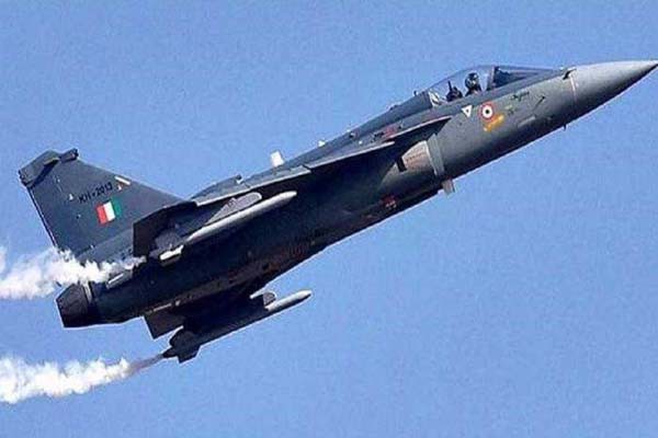 रक्षा मंत्री राजनाथ सिंह 19 को करेंगे तेजस विमान की सवारी 