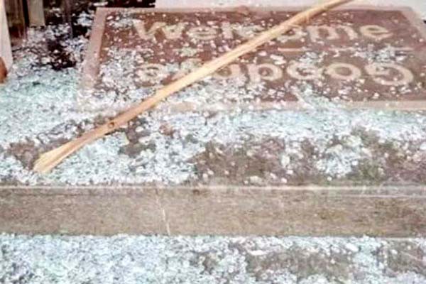 पाक में तोड़े गए तीन हिंदू मंदिर पाक में तोड़े गए तीन हिंदू मंदिर