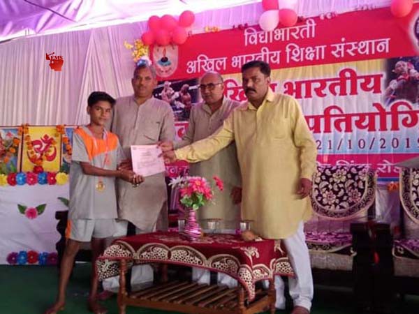 अनुशासन प्रतिबद्वता एवं अदम्य साहस से खेल में भी भगवान बन जाते है- गुरूचरण गौड़ अनुशासन प्रतिबद्वता एवं अदम्य साहस से खेल में भी भगवान बन जाते है- गुरूचरण गौड़