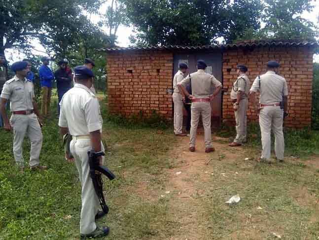 पांच दिनों से लापता युवक का अधजला शव बरामद पांच दिनों से लापता युवक का अधजला शव बरामद