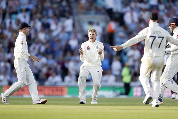 इंग्लैंड ने ऑस्ट्रेलिया को 135 रन से हराया, सीरीज बराबर 