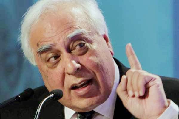 कपिल सिब्बल ने केंद्र सरकार पर साधा निशाना कपिल सिब्बल ने केंद्र सरकार पर साधा निशाना