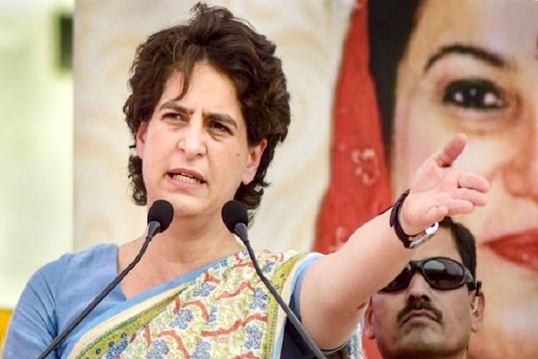 एलआईसी का पैसा घाटे वाली कंपनियों में लगा रही सरकार: प्रियंका एलआईसी का पैसा घाटे वाली कंपनियों में लगा रही सरकार: प्रियंका