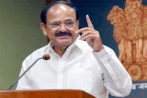 एक स्थान पर लोगों की समस्याओं को हल नहीं कर सकते: नायडू एक स्थान पर लोगों की समस्याओं को हल नहीं कर सकते: नायडू