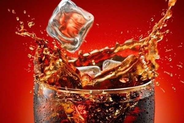 ज्यादा सोडा वाली ड्रिंक पीना पड़ सकता है भारी ज्यादा सोडा वाली ड्रिंक पीना पड़ सकता है भारी