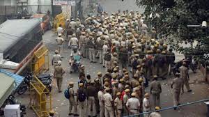 तीस हजारी विवाद के बाद दो वरिष्ठ पुलिस अधिकारियों का तबादला तीस हजारी विवाद के बाद दो वरिष्ठ पुलिस अधिकारियों का तबादला
