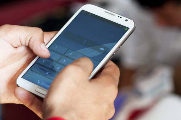 कश्मीर में मोबाइल सेवा बंद, लैंडलाइन पर 50 रुपए प्रति मिनट चार्ज कश्मीर में मोबाइल सेवा बंद, लैंडलाइन पर 50 रुपए प्रति मिनट चार्ज