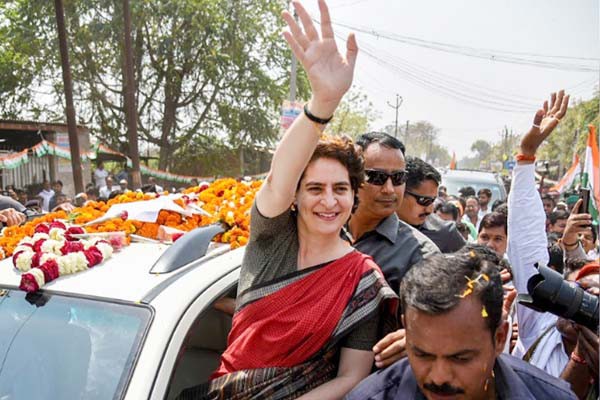 महाराष्ट्र के चुनावी प्रचार में उतरेंगी प्रियंका गाँधी, मुंबई में करेंगी रोडशो महाराष्ट्र के चुनावी प्रचार में उतरेंगी प्रियंका गाँधी, मुंबई में करेंगी रोडशो