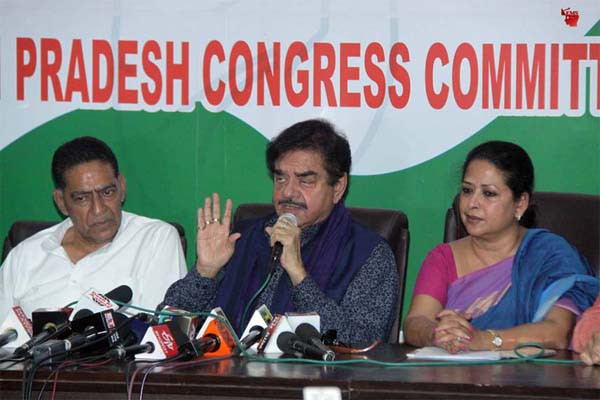 आज सबसे अधिक मंदी है और बेरोजगारी की दर 72 साल में सबसे अधिक - शत्रुघ्न सिन्हा आज सबसे अधिक मंदी है और बेरोजगारी की दर 72 साल में सबसे अधिक - शत्रुघ्न सिन्हा
