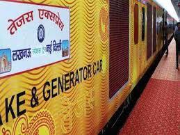 पहले महीने में तेजस एक्सप्रेस की कमाई 70 लाख पहले महीने में तेजस एक्सप्रेस की कमाई 70 लाख