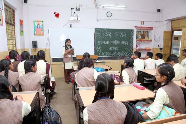 राज्यपाल की पहल पर स्कूलों में गाँधी जी की पुस्तक का वाचन राज्यपाल की पहल पर स्कूलों में गाँधी जी की पुस्तक का वाचन