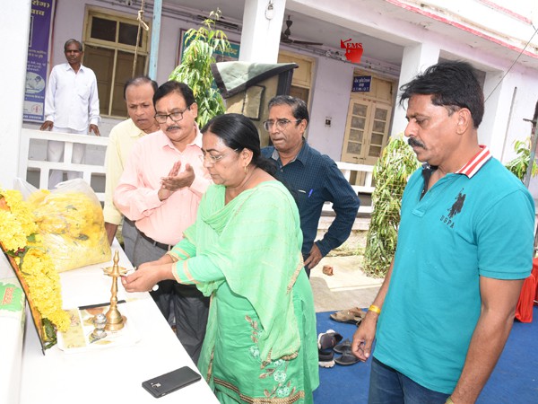 आयुष्मान भारत निरामयम म.प्र. का जिला स्तरीय शिविर संपन्न निर्धन वर्ग को स्वास्थ्य सेवाएं प्राथमिकता पर मिलें – श्रीमती यास्मीन शैरानी 145 मरीज हुए लाभान्वित आयुष्मान भारत निरामयम म.प्र. का जिला स्तरीय शिविर संपन्न निर्धन वर्ग को स्वास्थ्य सेवाएं प्राथमिकता पर मिलें – श्रीमती यास्मीन शैरानी 145 मरीज हुए लाभान्वित