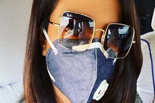 प्रियंका ने दिल्ली में लगाया मास्क -प्रदूषण पर बोली-'यहां शूटिंग करना कठिन है' प्रियंका ने दिल्ली में लगाया मास्क -प्रदूषण पर बोली-'यहां शूटिंग करना कठिन है'