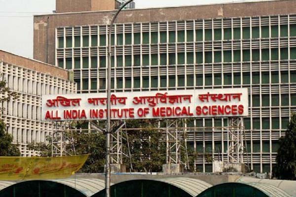 दिल्ली एम्स में दिल की सर्जरी के लिए 6 साल की वेटिंग दिल्ली एम्स में दिल की सर्जरी के लिए 6 साल की वेटिंग