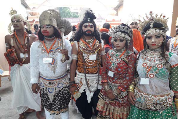 देश में जन्माष्टमी की धूम, घरों-मंदिरों में गूंजे मुरलीधर के भजन देश में जन्माष्टमी की धूम, घरों-मंदिरों में गूंजे मुरलीधर के भजन