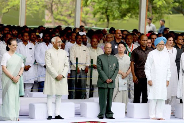 राजीव गांधी को मोदी, सोनिया ने दी श्रद्धांजलि राजीव गांधी को मोदी, सोनिया ने दी श्रद्धांजलि
