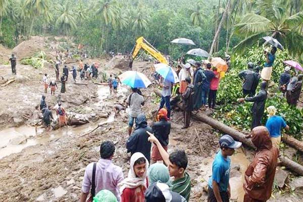 दक्षिण भारत में बारिश और बाढ़ का कहर केरल में भूस्खलन, कोचीन एयरपोर्ट बंद दक्षिण भारत में बारिश और बाढ़ का कहर केरल में भूस्खलन, कोचीन एयरपोर्ट बंद