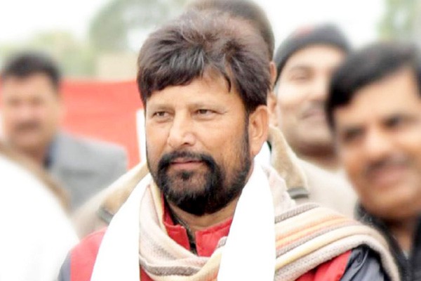 अब जम्मू के नेताओं पर एक्शन, पूर्व मंत्री लाल सिंह नजरबंद अब जम्मू के नेताओं पर एक्शन, पूर्व मंत्री लाल सिंह नजरबंद