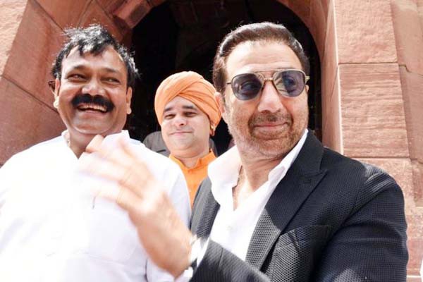 बजट सत्र में केवल नौ दिन सदन में दिखे सनी देओल बजट सत्र में केवल नौ दिन सदन में दिखे सनी देओल