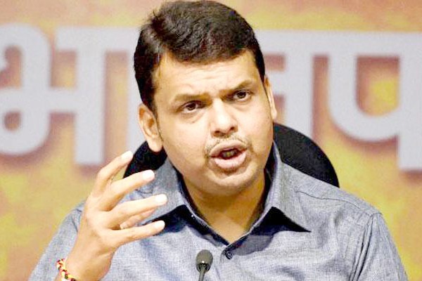 सीएम पद की शपथ लेने के साथ ही वह राज्य को सूखा मुक्त बनाएंगे : फडणवीस 