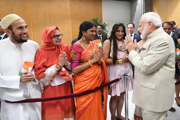 पीएम मोदी का फ्रांस में मुसलमानों ने किया जबरदस्त स्वागत, पाक को रास न आया पीएम मोदी का फ्रांस में मुसलमानों ने किया जबरदस्त स्वागत, पाक को रास न आया