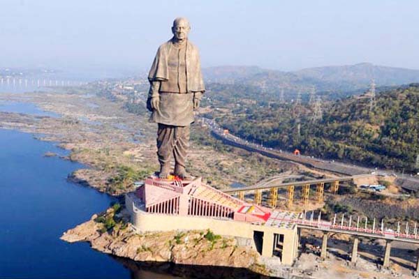 पहली बार एक ही दिन में 34000 पर्यटकों ने किया स्टैच्यू ऑफ यूनिटी का दीदार पहली बार एक ही दिन में 34000 पर्यटकों ने किया स्टैच्यू ऑफ यूनिटी का दीदार