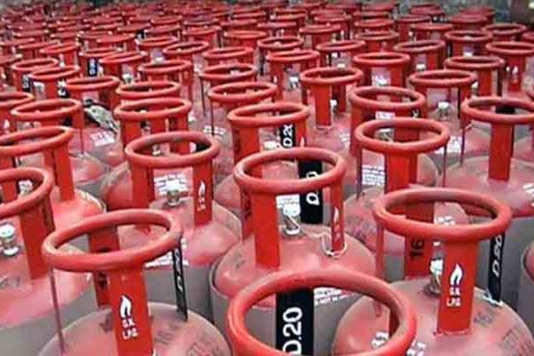 बिना सब्सिडी वाले सिलेंडर 62 रुपए सस्ता