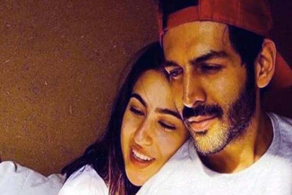 कार्तिक और सारा का कथित अफेयर चर्चा में -लखनऊ में शूटिंग कर रहे थे तो दो बार मिलने पहुंची सारा कार्तिक और सारा का कथित अफेयर चर्चा में -लखनऊ में शूटिंग कर रहे थे तो दो बार मिलने पहुंची सारा