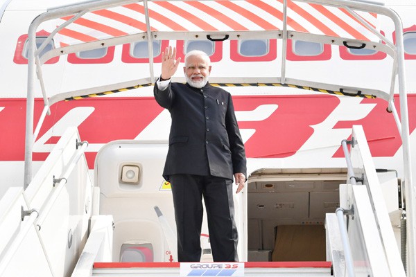  पाकिस्तानी एयरस्पेस से वतन वापस लौटे पीएम मोदी