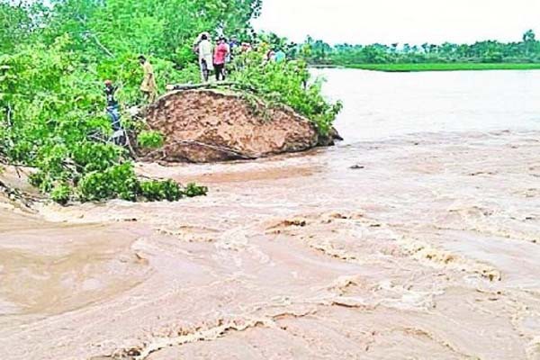 घग्गर उफान पर, संगरूर-पटियाला में बाढ़ के हालात घग्गर उफान पर, संगरूर-पटियाला में बाढ़ के हालात