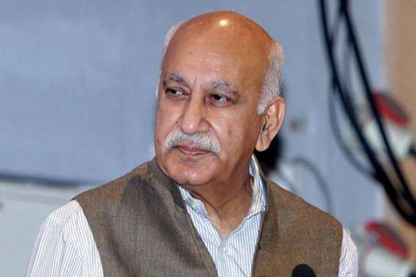 एमजे अकबर ने आरोपों से ध्यान हटाने के लिए दर्ज करवाया केसः महिला पत्रकार एमजे अकबर ने आरोपों से ध्यान हटाने के लिए दर्ज करवाया केसः महिला पत्रकार