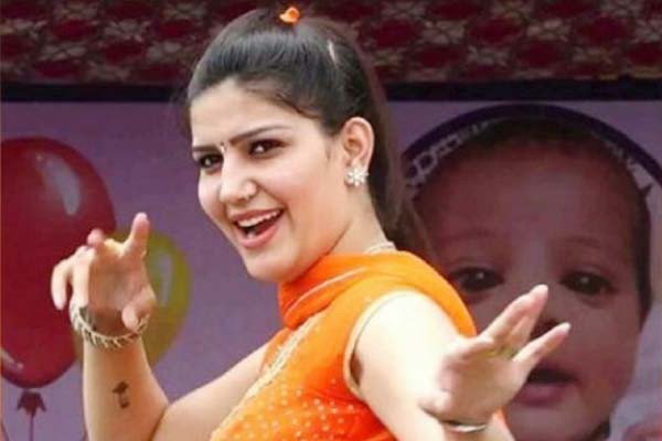 हरियाणा की मशहूर डांसर सपना चौधरी के खिलाफ शिकायत हरियाणा की मशहूर डांसर सपना चौधरी के खिलाफ शिकायत