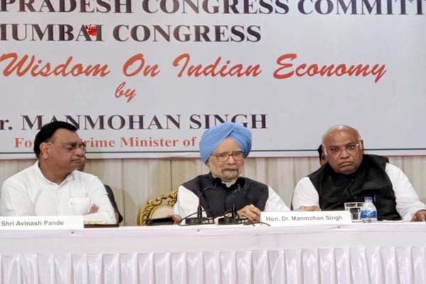 मोदी सरकार समाधान निकलने की जगह विपक्ष पर दोष मढ़ने में जुटी है: पूर्व पीएम मनमोहन वित्तमंत्री निर्मला के बयान पर नहीं की टिप्पणी मोदी सरकार समाधान निकलने की जगह विपक्ष पर दोष मढ़ने में जुटी है: पूर्व पीएम मनमोहन वित्तमंत्री निर्मला के बयान पर नहीं की टिप्पणी