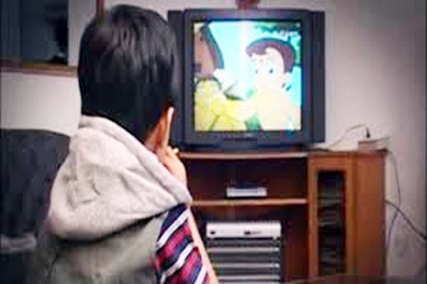 बच्चों को ज्यादा टीवी न देखने दें 